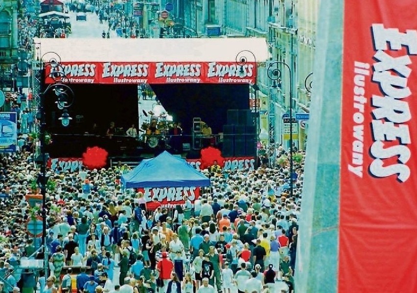 14.06.2003 r. Scenę podczas koncertu na ul. Piotrkowskiej...