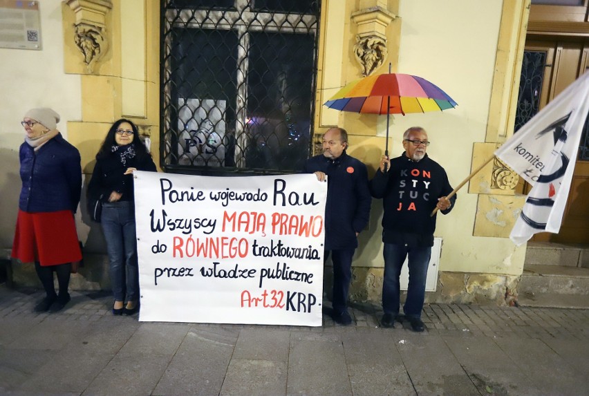 Protest przed siedzibą PiS w Łodzi przeciwko mowie...