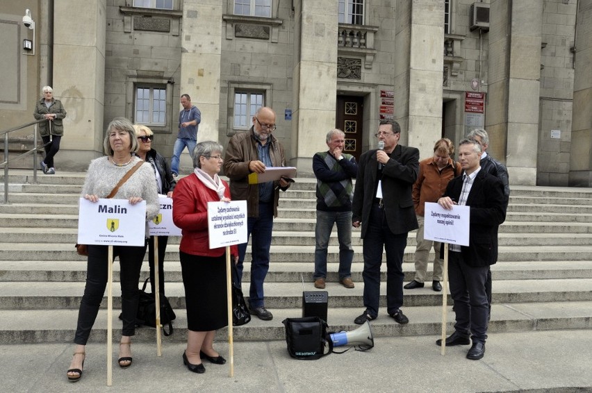 Wrocław: Protest pod urzędem. Ludzi mało, bo utknęli w korku (ZDJĘCIA, FILM)