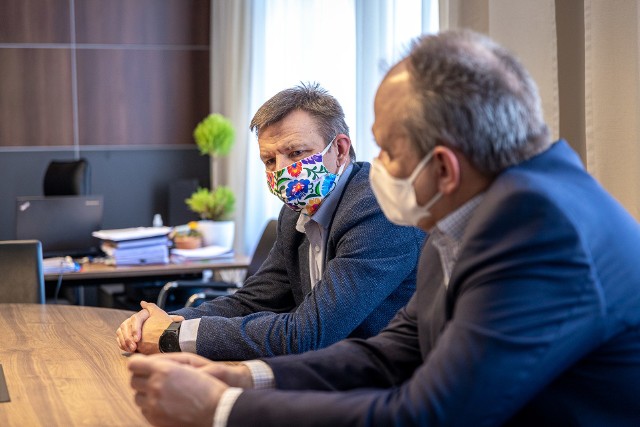 Prezydent Jacek Wójcicki poinformował o wsparciu władze szpitala (prezesa Jerzego Ostroucha i wiceprezesa Roberta Surowca) w poniedziałek 27 kwietnia.