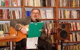 Piękny koncert Wojciecha Sochy bibliotece gminnej w Brodach. Zobacz zdjęcia