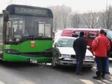 "Nie zauważyła autobusu"... Korki po kolizji w Kielcach (zdjęcia)