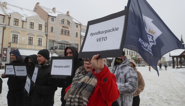 W Rzeszowie pomoc dla przedsiębiorców zapowiedzieli dziś członkowie Konfederacji , a także Platformy Obywatelskiej.