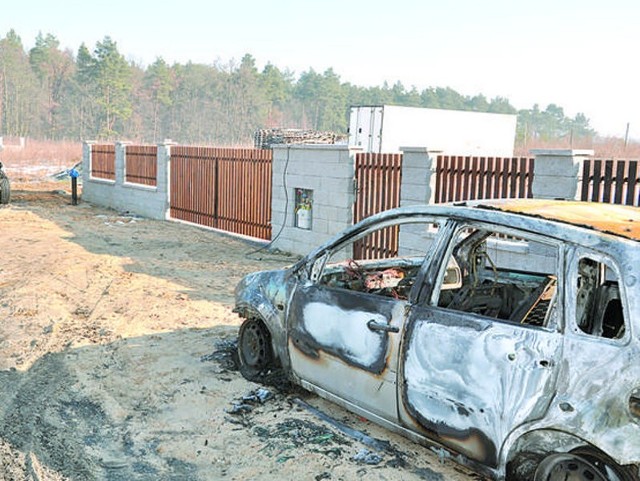 Samochody doszczętnie spłonęły. Podpalacza szuka policja