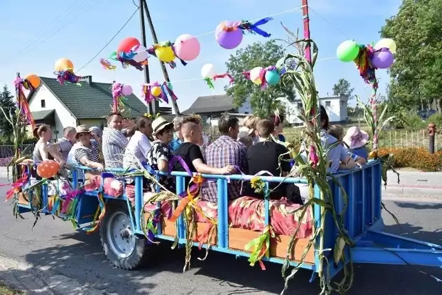 GMINA BOBROWO, 22 sierpnia 2021.Dożynki gminy Bobrowo w Brudzawach:13.00 – Zbiórka na boisku wiejskim w Brudzawach,13.15 – Wymarsz korowodu dożynkowego do kościoła Św. Andrzeja Apostoła w Brudzawach,13.30 – Msza dziękczynna za tegoroczne plony,14.45 – Oficjalna część• przekazanie wieńców i chleba dożynkowego,• ogłoszenie wyników konkursu Wieńców i Ozdób Dożynkowych,• wręczenie nagród i podziękowań tegorocznym PRYMUSOM,16.15 – Festyn dożynkowy:• ok. godz. 16.30 - występy artystyczne - zespół Złoty Krąg,• ok. godz. 17.30 - program dla dzieci – Zaczarowany świat Disneya,• ok. godz. 19 - koncert zespołu Tribute to groove,• ok. godz. 20.30 - zabawa przy muzyce zespołu Vegas,• darmowe atrakcje: gry i zabawy z animatorem dla dzieci i dorosłych, mini lunaparkkino sferyczne, warsztaty ginących zawodów,• biesiada dożynkowa,• w ramach promocji szczepień, każdy kto okaże zaświadczenie o szczepieniu przeciw COVID-19, otrzyma krzew bądź drzewo ozdobne (do wyczerpania zapasów)• na dożynkach będzie też możliwość wzięcia udziału w Narodowym Spisie Powszechnym