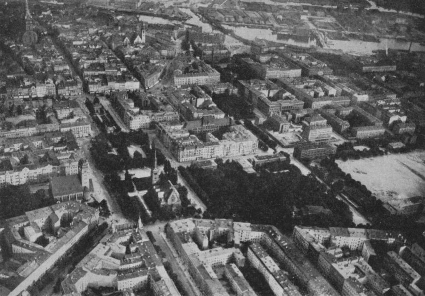 Dzisiejszy plac Zwycięstwa (przed 1927 rokiem Am Berliner...