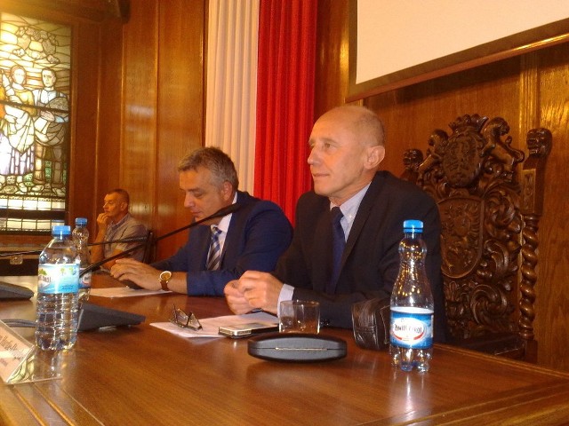 Podczas środowej nadzwyczajnej sesji rady miasta burmistrz Szczecinka Jerzy Hardie - Douglas oficjalnie potwierdził, że będzie kandydować na stanowisko burmistrza w przyszłorocznych wyborach.