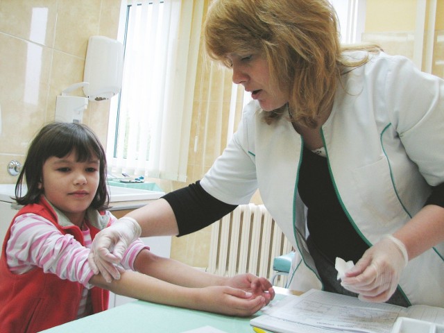 Ola Brzóska (6 lat) z alergią zmaga się od dwóch lat. Teraz ma wykonywane testy pokarmowe.