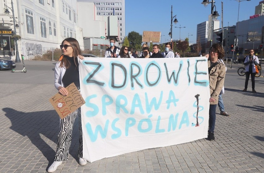 W sobotnie popołudnie w Łodzi odbyła się demonstracja...