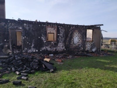 Po pożarze domu w Brzeźnie zostały tylko mury