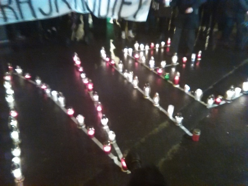 PiS-OFF we Wrocławiu. Kobiety protestowały (RELACJA, ZDJĘCIA)