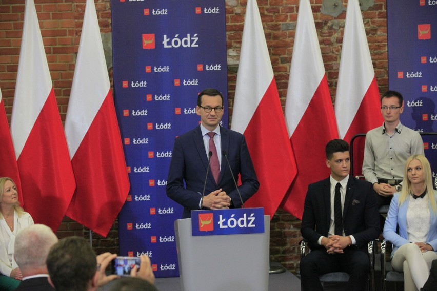 Premier Mateusz Morawiecki w Łodzi. Złożył kwiaty pod...