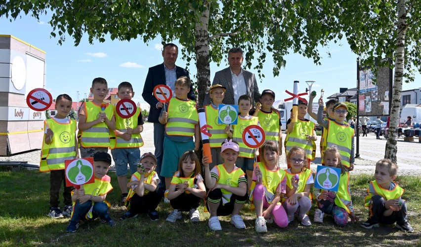 "Nie pal przy mnie, proszę". Wyjątkowa manifestacja przedszkolaków z Daleszyc w Międzynarodowym Dniu bez Tytoniu
