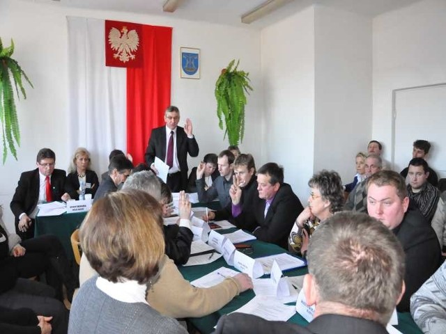 Za likwidacją szkół w Radoszkach i Darominie głosowało dziewięcioro radnych..   