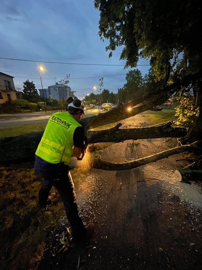 Augustów. Nawałnica przeszła nad miastem. Zalane ulice i...