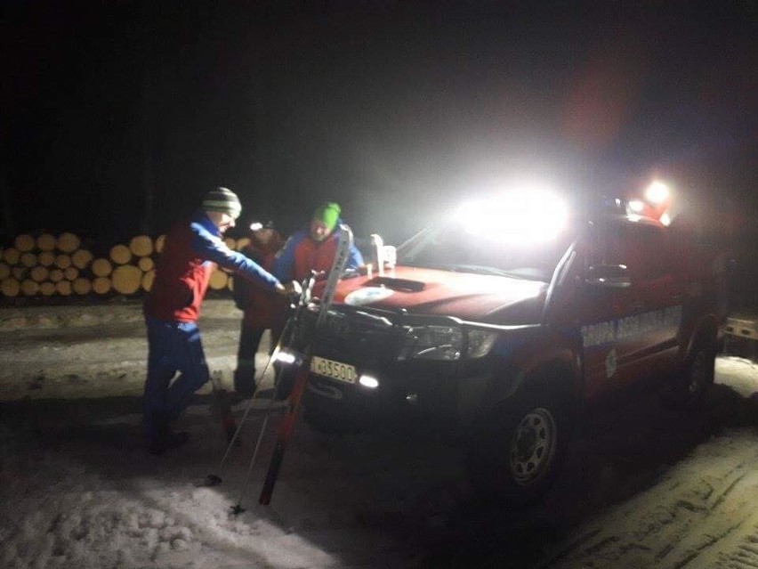 Ratownicy Grupy Beskidzkiej GOPR pomogli narciarzowi, który...