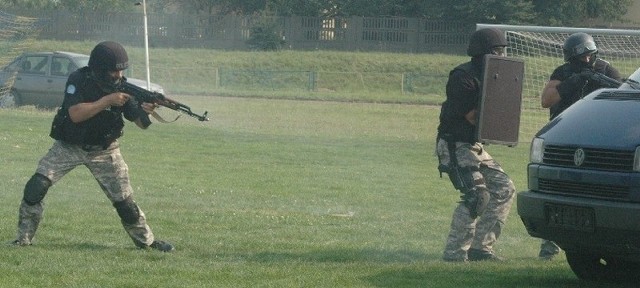 Antyterroryści na stadionie w Oleśnie