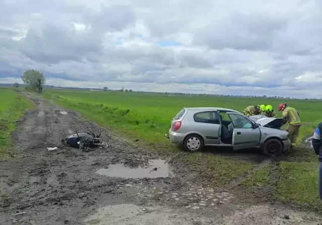 W gminie Lichnowy po zderzeniu z samochodem osobowym zginął motorowerzysta.