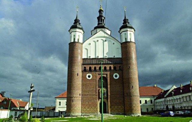Klasztor męski w Supraślu został założony około 1500 r. Na jego terenie jest Muzeum Ikon, w którym znajduje się ok. 1,2 tys. eksponatów. Spora część zbioru to ikony zatrzymane przez celników w czasie prób przemytu ich zza wschodniej granicy do Polski.
