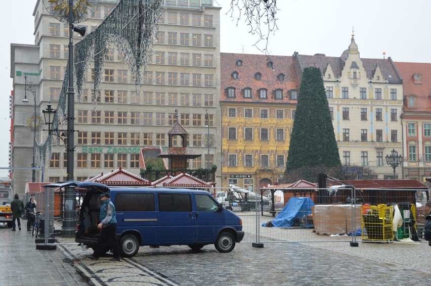 Przygotowania do Jarmarku Bożonarodzeniowego na wrocławskim...