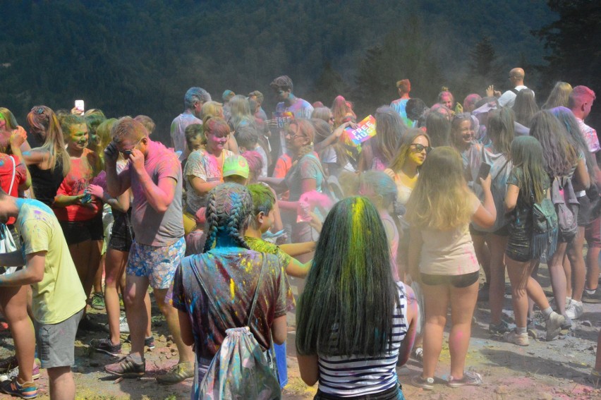 Holi Festival w Myślenicach. Kolorowe proszki w powietrzu [ZDJĘCIA]