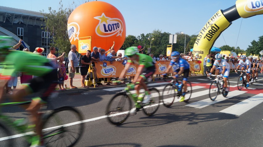 Tour de Pologne 2017 w Jastrzębiu. Kolarze mkną przed siebie