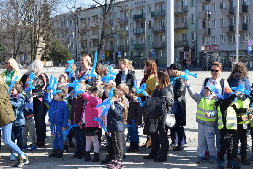 „Przystanek autyzm” to happening w Dzień Autyzmu na placu...