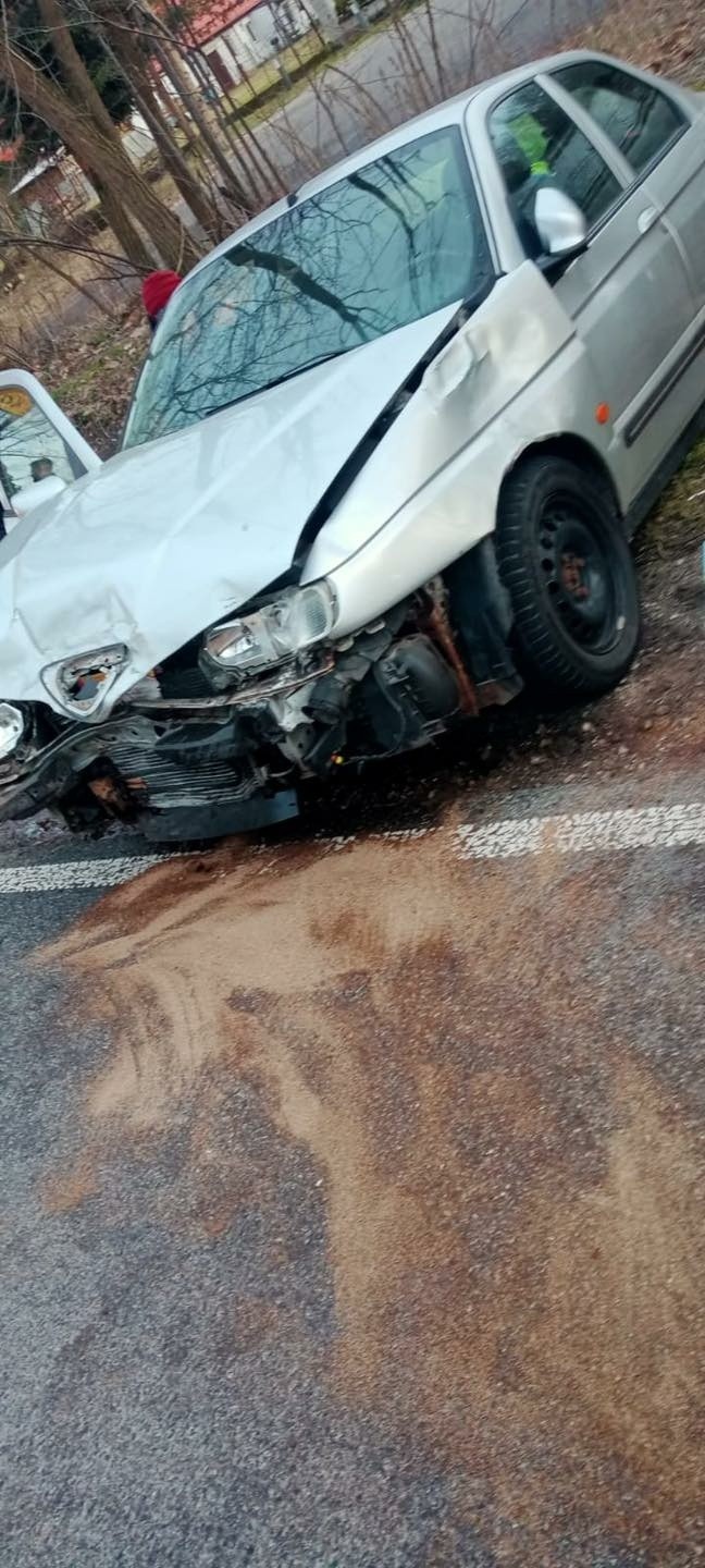 Dwa samochody osobowe zderzyły się w gminie Głowaczów pod Kozienicami, nie było rannych osób