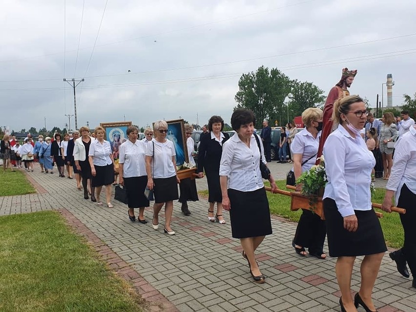 Boże Ciało 2020 w Makowie Mazowieckim. Uroczystości w parafii pw. św. Brata Alberta bez procesji ulicami miasta. Zdjęcia, wideo. 11.06.2020