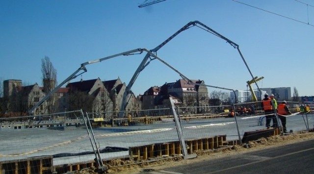 Betonują parking podziemny - powstaje ulica Roosevelta