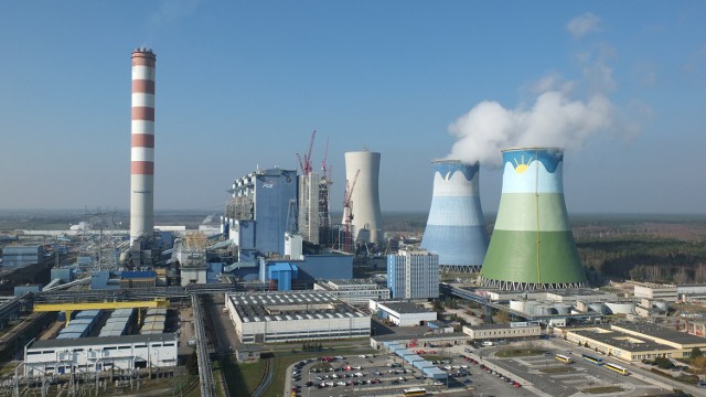 Bloki 5 i 6 Elektrowni Opole. Pierwsza chłodnia kominowa jest gotowa (zdjęcia)W ostatnim czasie ukończono etap wznoszenia imponujących rozmiarów chłodni kominowej, która osiągnęła docelową wysokość 185,1 m.