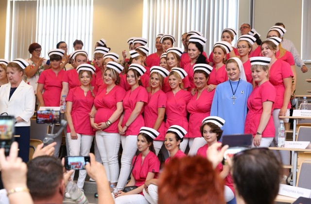 Czepkowanie absolwentów pielęgniarstwa w Państwowej Uczelni Zawodowej w Tarnobrzegu.
