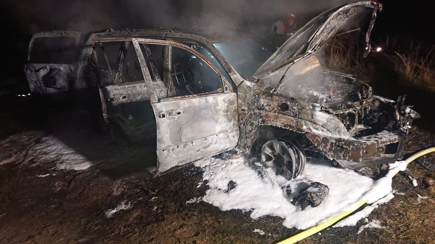 Spalone auto w lesie w Kościelisku