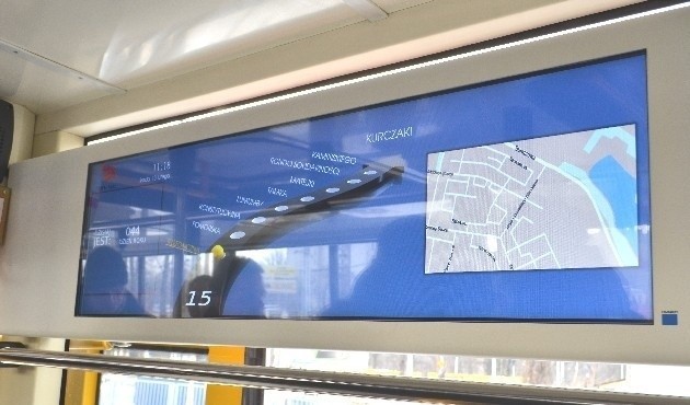 Nowy tramwaj łódzkiego MPK z systemem informacji pasażerskiej.