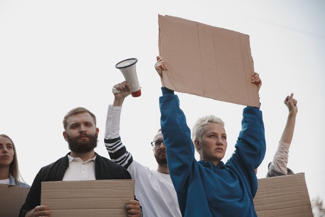 W krajach skandynawskich - krajach o najwyższej jakości życia w Europie - poziom uzwiązkowienia oscyluje wokół siedemdziesięciu procent. W Polsce jedynie co dziesiąty pracownik przynależy do związku. Polacy też ekstremalnie rzadko strajkują.