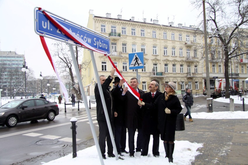 Odsłonięcie tablicy na ulicy Zesłańców Sybiru w 78. rocznicę masowych deportacji Polaków na Sybir (ZDJĘCIA)