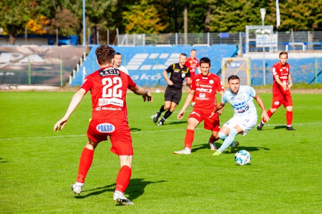 Piłkarze Wigier muszą nadrabiać słabszą grę na wyjazdach meczami punktowaniem na własnym stadionie