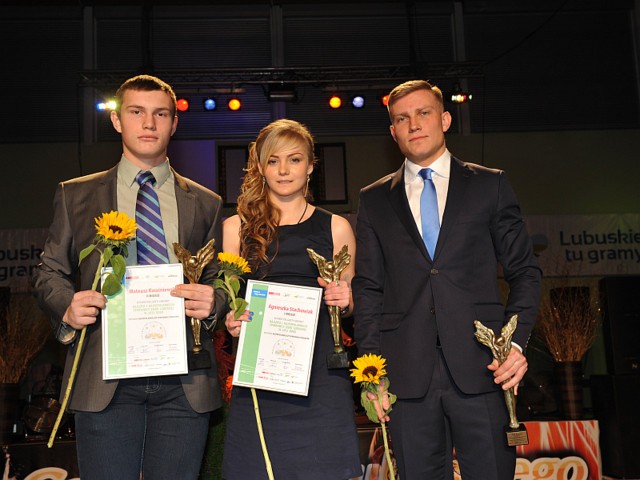 Oto zwycięzcy w lubuskich powiatach w 2012 roku, podczas uroczystej gali, od lewej: Mateusz Kwaśniewski, Agnieszka Stachowiak i Piotr Haładus.