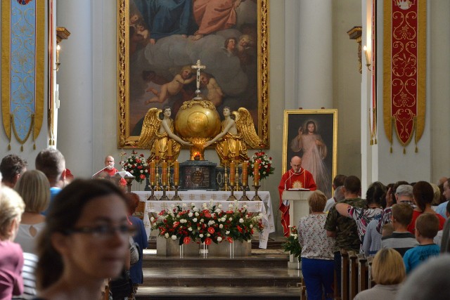 Trwają uroczystości odpustowe na Świętym Krzyżu. Środa to dzień pielgrzymowania indywidualnego. Pierwsza msza była sprawowana o 12, druga będzie o 18.