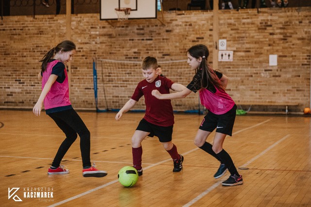 Zespoły AMF i Czarnych trenowały m.in. na hali przy ul. Hożej.