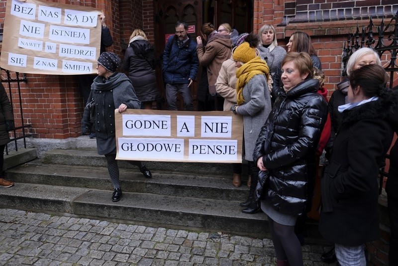 We wtorek 11 grudnia pod siedzibą Sądu Rejonowego w Toruniu...
