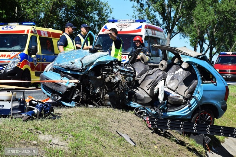 Koszmarny wypadek na DK8. Śmigłowiec LPR w akcji [ZDJĘCIA]