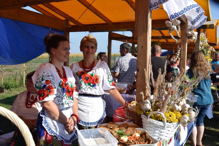 Małopolskie Święto Czosnku. Producenci cieszą się ze zbiorów, a gospodynie z czosnku robią pyszne dania i bukiety [ZDJĘCIA]