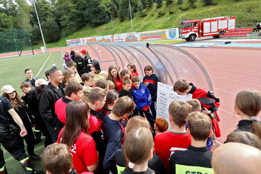 Powiatowy turniej sportowo-pożarniczy Młodzieżowych Drużyn...