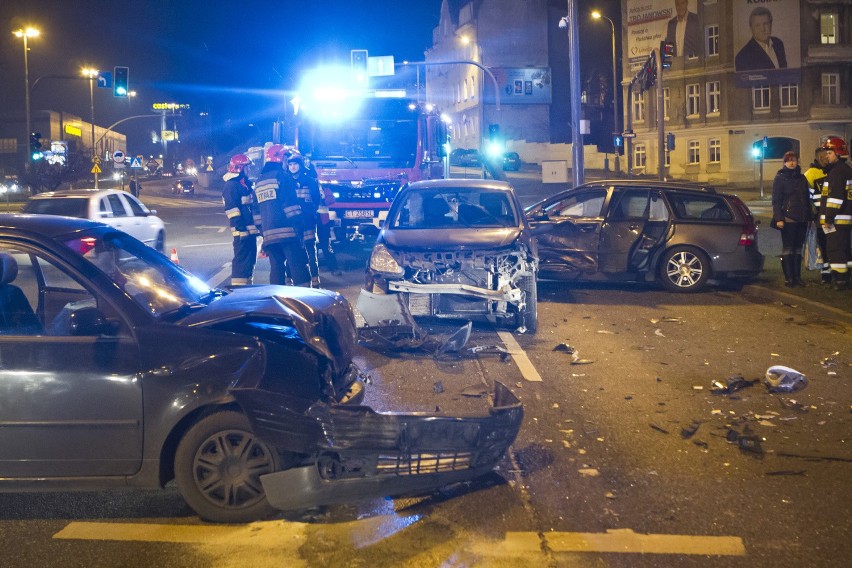 Wypadek spowodowała kierująca renault clio, która wjechała...