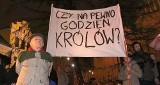 Protest przeciwko pogrzebowi Lecha Kaczyńskiego na Wawelu