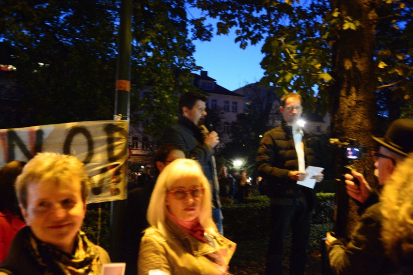 Suweren mówi NIE - protest przed sądem w Opolu