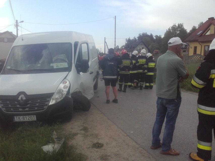 Wypadek w gminie Bieliny. Jedna osoba została zabrana do szpitala