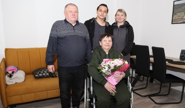 Czteroosobowa rodzina Sokołowskich z Kazachstanu zamieszkała na kieleckim Białogonie.