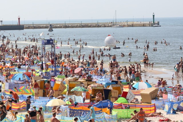 Plażowicze będą musieli poczekać z kąpielą w morzu, aż do poniedziałku.